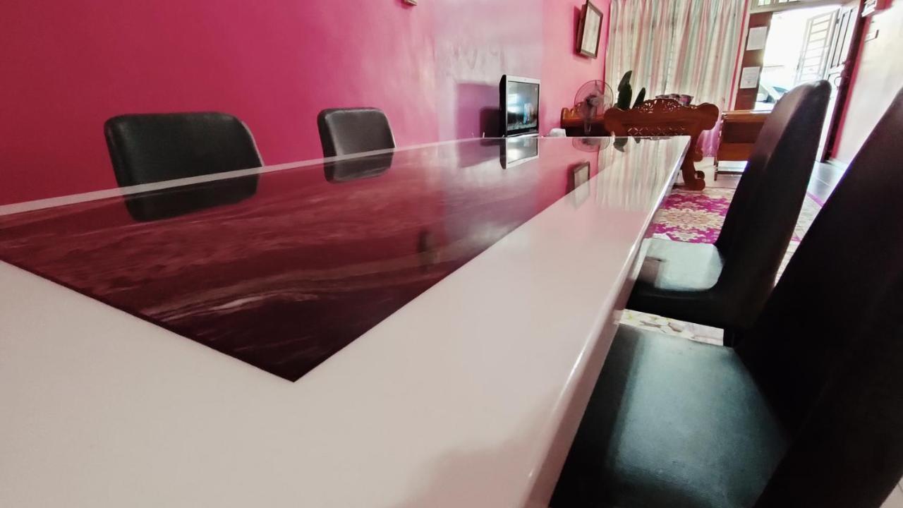 Zulaikha'S Homestay Ulu Tiram Johor Bahru Екстериор снимка